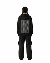 byKapwa Studio | You Me Us Kapwa Hoodie - Dark | Hoodie Schwarz | Model Frau Rückseite