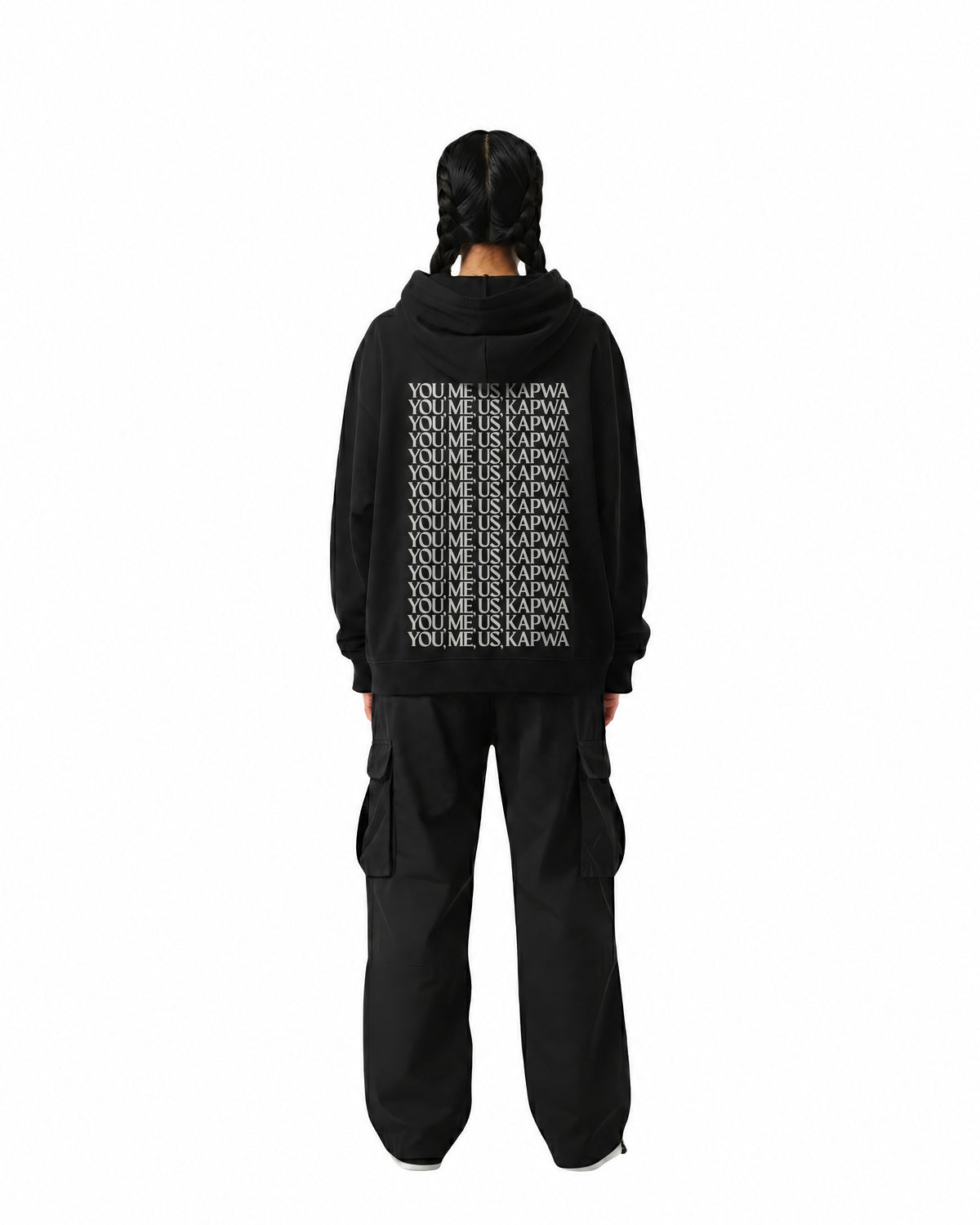 byKapwa Studio | You Me Us Kapwa Hoodie - Dark | Hoodie Schwarz | Model Frau Rückseite