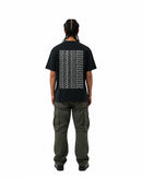 byKapwa Studio | You Me Us Kapwa Tee - Dark | T-Shirt Schwarz | Model Mann Rückseite