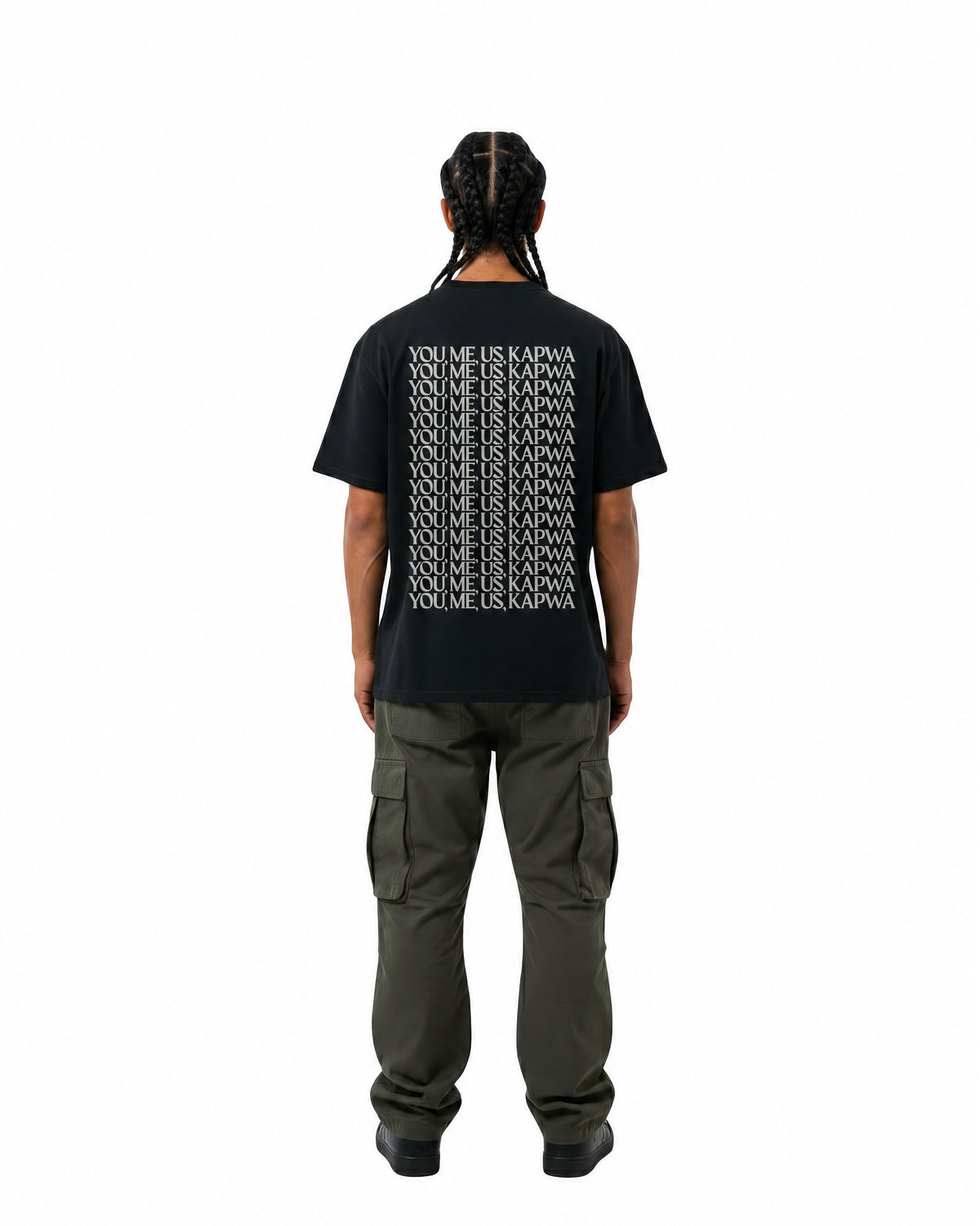 byKapwa Studio | You Me Us Kapwa Tee - Dark | T-Shirt Schwarz | Model Mann Rückseite