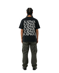 byKapwa Studio | Kapwa Wave Tee - Dark | T-Shirt Schwarz | Model Mann Rückseite
