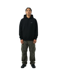 byKapwa Studio | Kapwa Wave Hoodie - Dark | Hoodie Schwarz | Model Mann Vorderseite