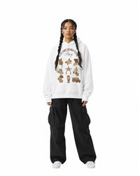 byKapwa Studio | Born to Be Pinoy Hoodie | Hoodie Weiß | Model Frau Vorderseite