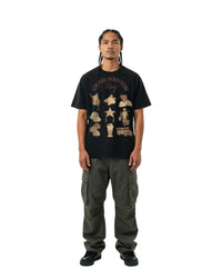 byKapwa Studio | Born to Be Pinoy Tee | T-Shirt Schwarz | Model Mann Vorderseite