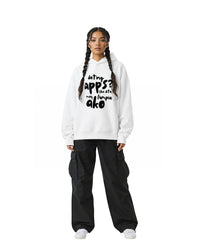 byKapwa Studio | Dating Apps & Lumpia Hoodie - Light | Hoodie Weiß | Model Frau Vorderseite