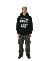 byKapwa Studio | Dating Apps & Lumpia Hoodie - Dark | Hoodie Schwarz | Model Mann Vorderseite