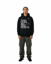 byKapwa Studio | Team Extra Rice Hoodie - Dark | Hoodie Schwarz | Model Mann Vorderseite