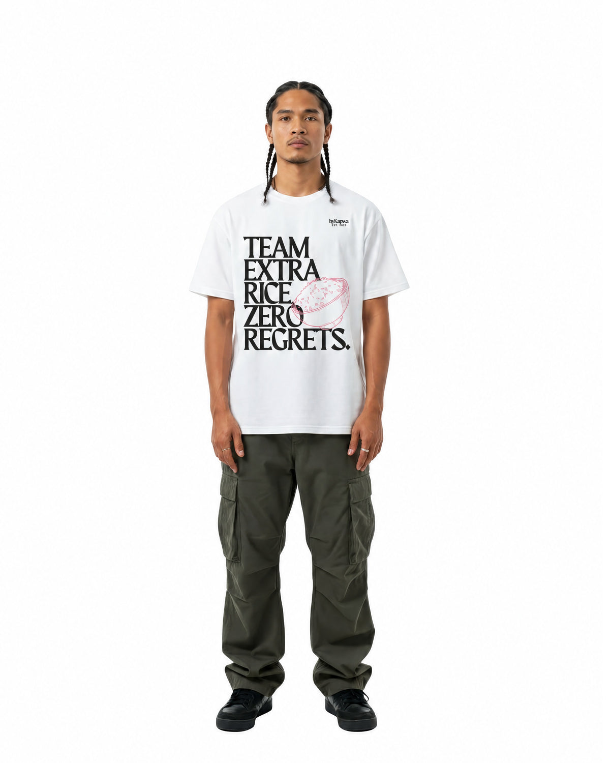 byKapwa Studio | Team Extra Rice - Light | T-Shirt Weiß | Model Mann Vorderseite