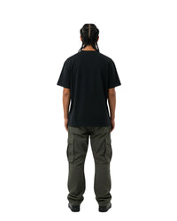 byKapwa Studio | byKapwa Spiral Tee - Dark | T-Shirt Schwarz | Model Mann Rückseite