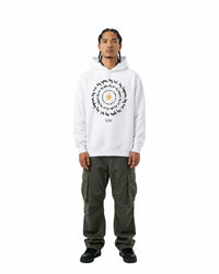 byKapwa Studio | byKapwa Spiral Hoodie - Light | Hoodie Weiß | Model Mann Vorderseite