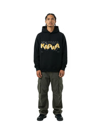 byKapwa Studio | Gold Liquid 3D Kapwa Hoodie - Dark | Hoodie Schwarz | Model Mann Vorderseite
