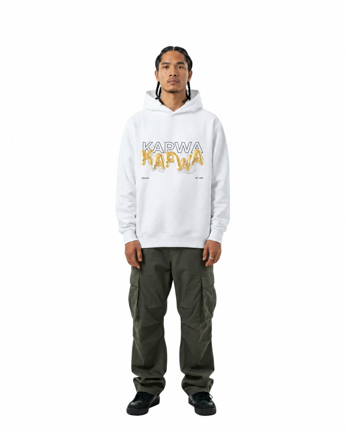 byKapwa Studio | Gold Liquid 3D Kapwa Hoodie - Light | Hoodie Weiß | Model Mann Vorderseite