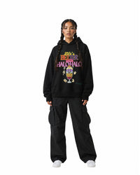 byKapwa Studio | Life’s Better with Halo-Halo Hoodie | Hoodie Schwarz | Model Frau Vorderseite