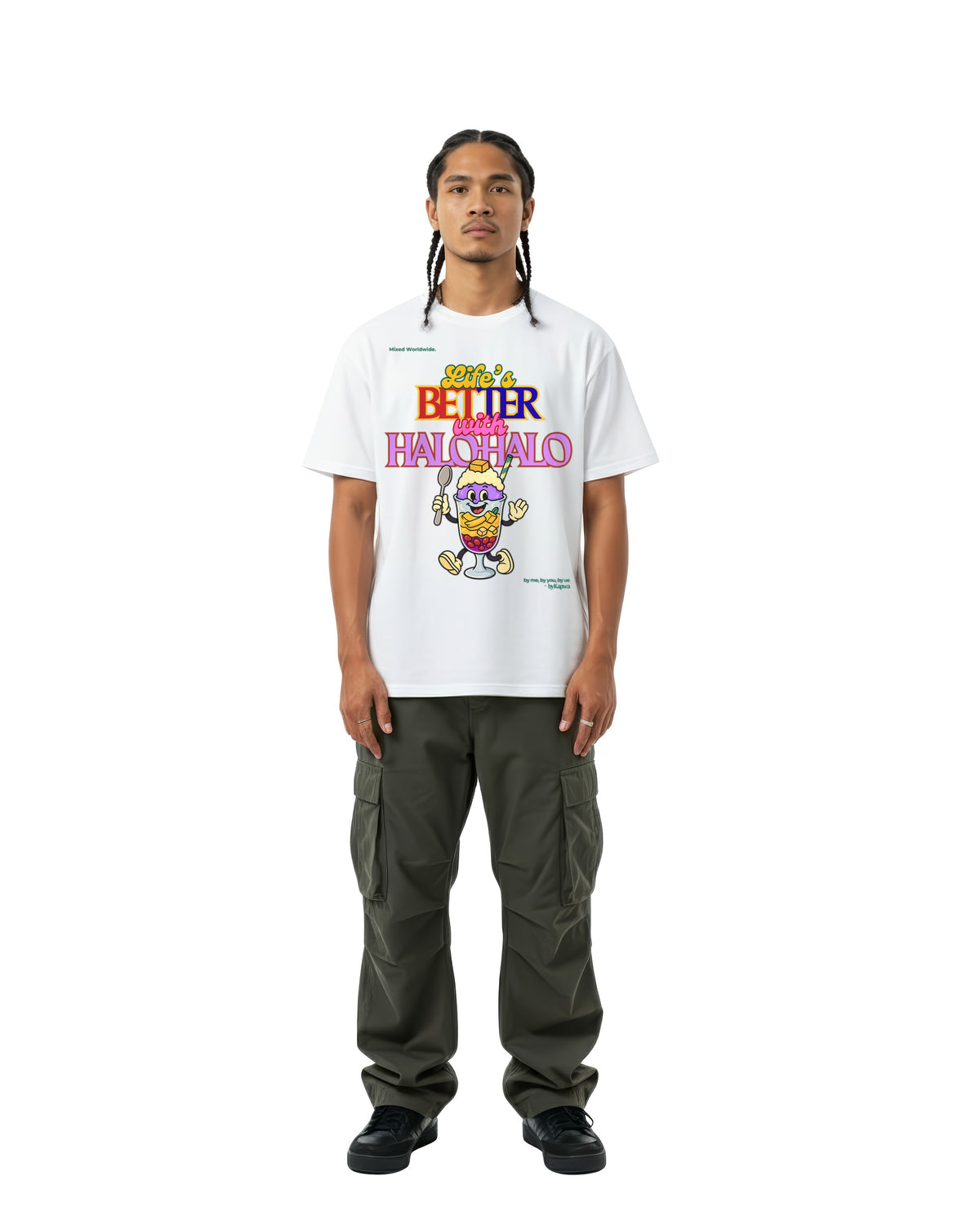 byKapwa Studio | Life’s Better with Halo-Halo Tee | T-Shirt Weiß | Model Mann Vorderseite