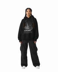 byKapwa Studio | Homecoming Hoodie - Dark | Hoodie Schwarz | Model Frau Vorderseite