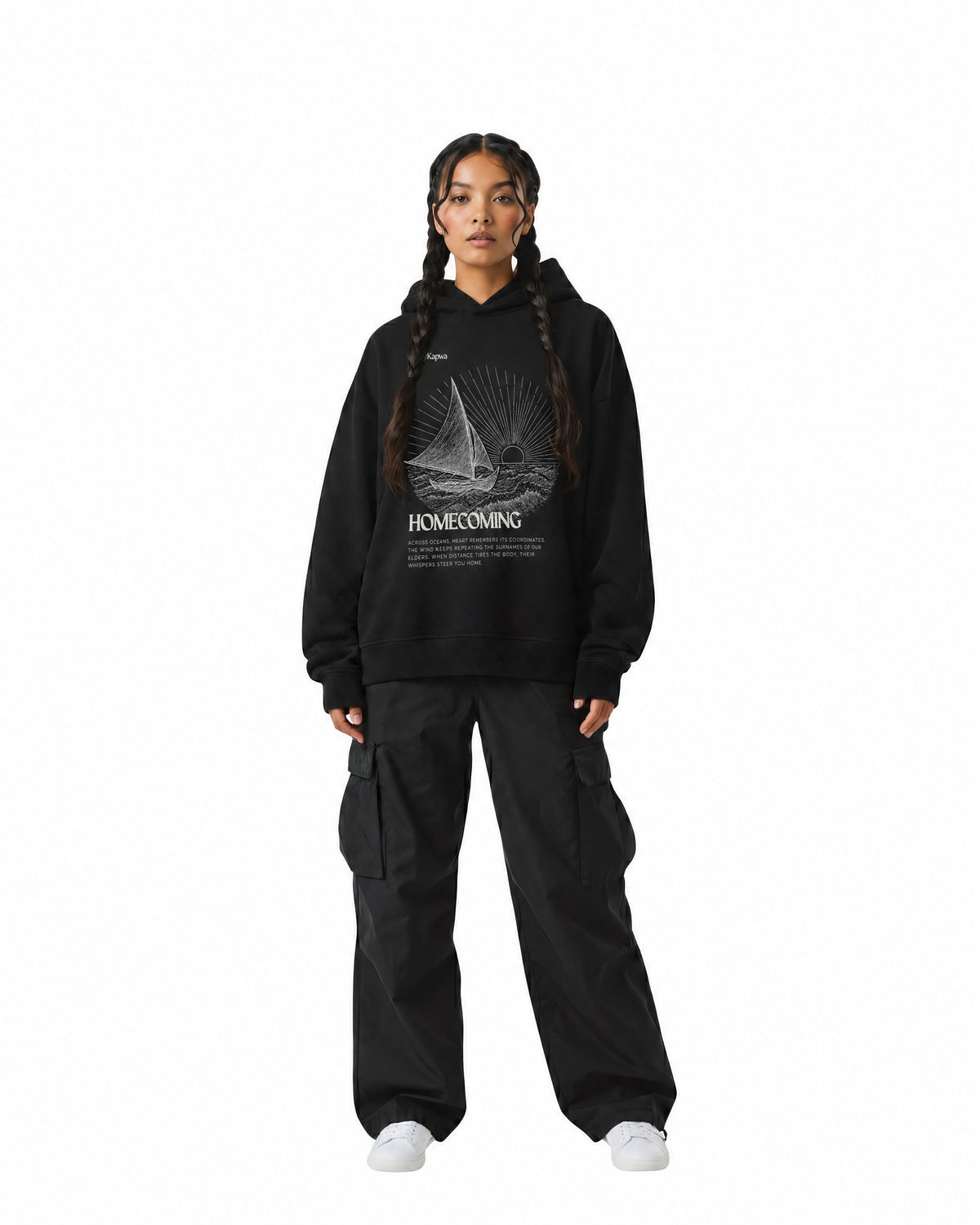 byKapwa Studio | Homecoming Hoodie - Dark | Hoodie Schwarz | Model Frau Vorderseite