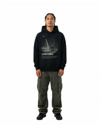 byKapwa Studio | Homecoming Hoodie - Dark | Hoodie Schwarz | Model Mann Vorderseite
