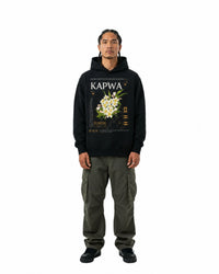 byKapwa Studio | Island Roots Diaspora Threads Hoodie - Dark | Hoodie Schwarz | Model Mann Vorderseite