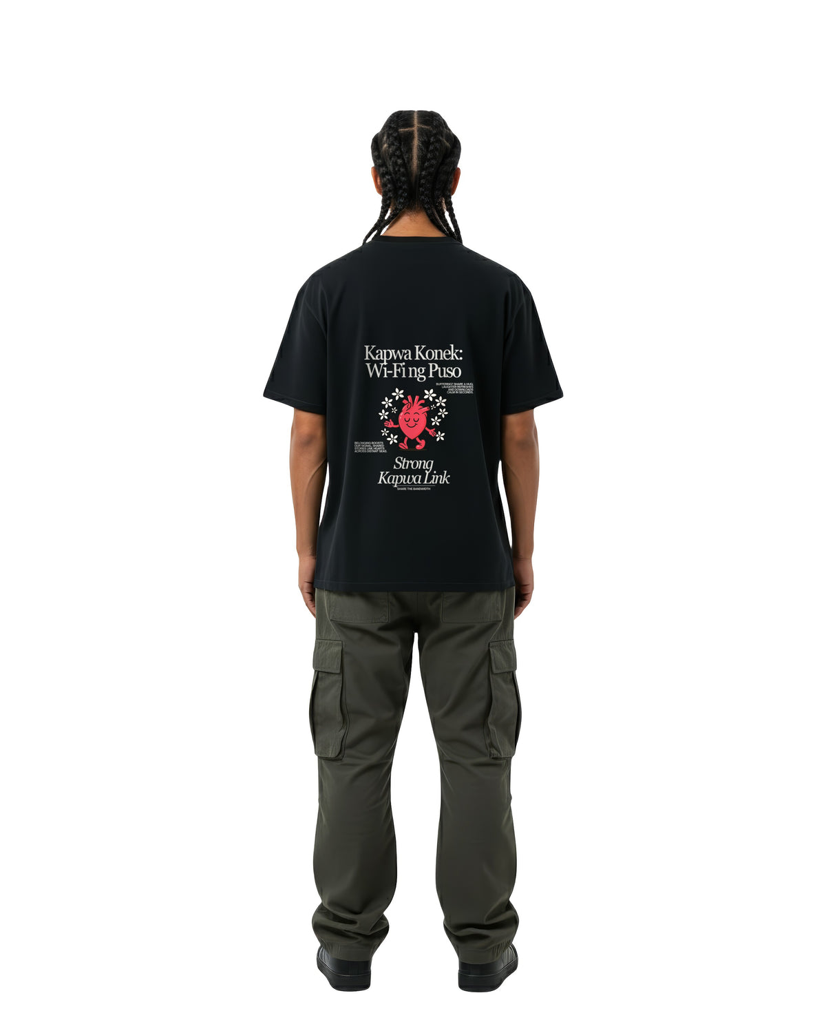 byKapwa Studio | Kapwa Konek Tee - Dark | T-Shirt Schwarz | Model Mann Rückseite