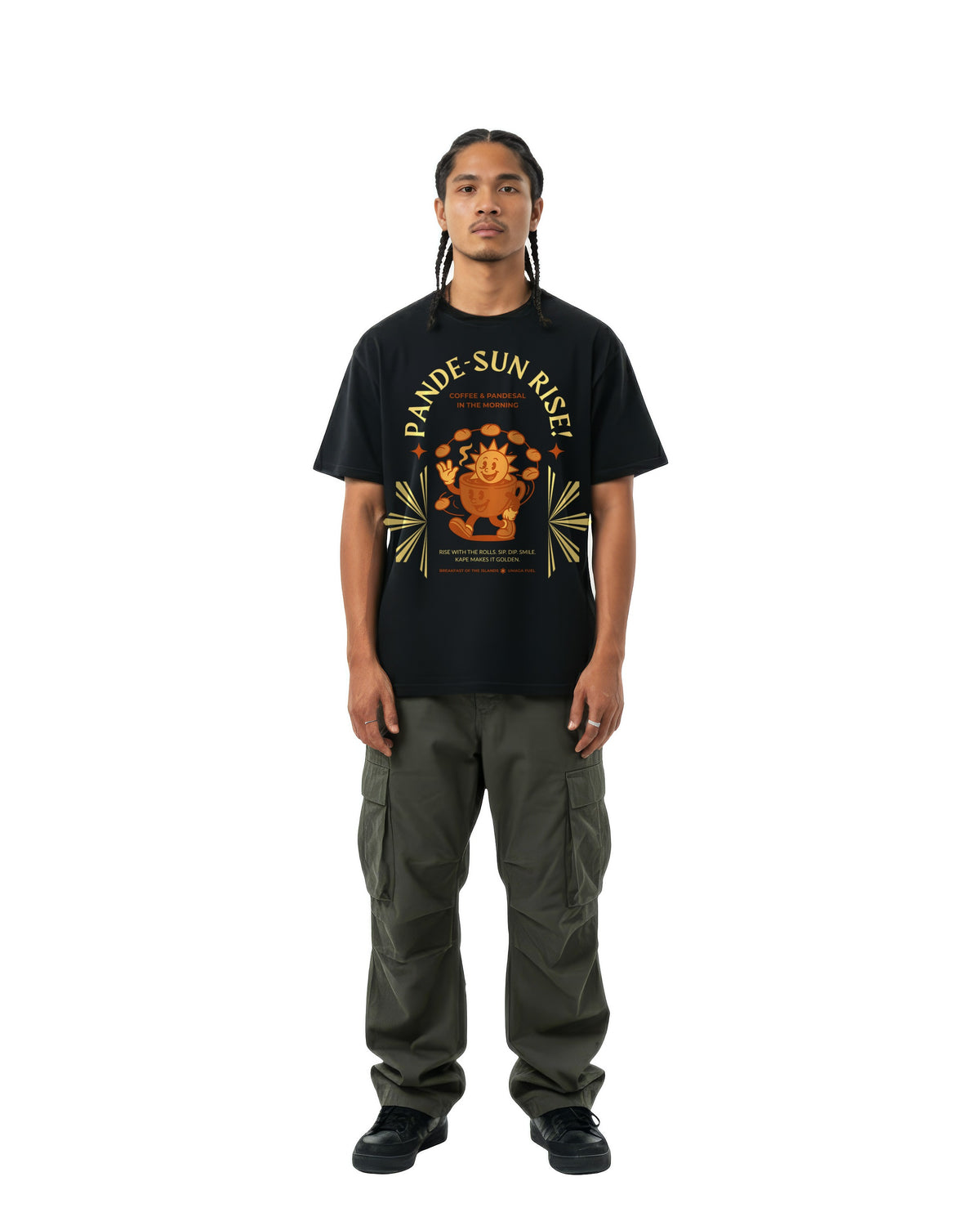 byKapwa Studio | Pande-Sun Rise Tee - Dark | T-Shirt Schwarz | Model Mann Vorderseite