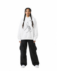 byKapwa Studio | Philippine Archipelago Hoodie - Light | Hoodie Weiß | Model Frau Vorderseite