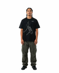 byKapwa Studio | Philippine Archipelago Tee - Dark | T-Shirt Schwarz | Model Mann Vorderseite