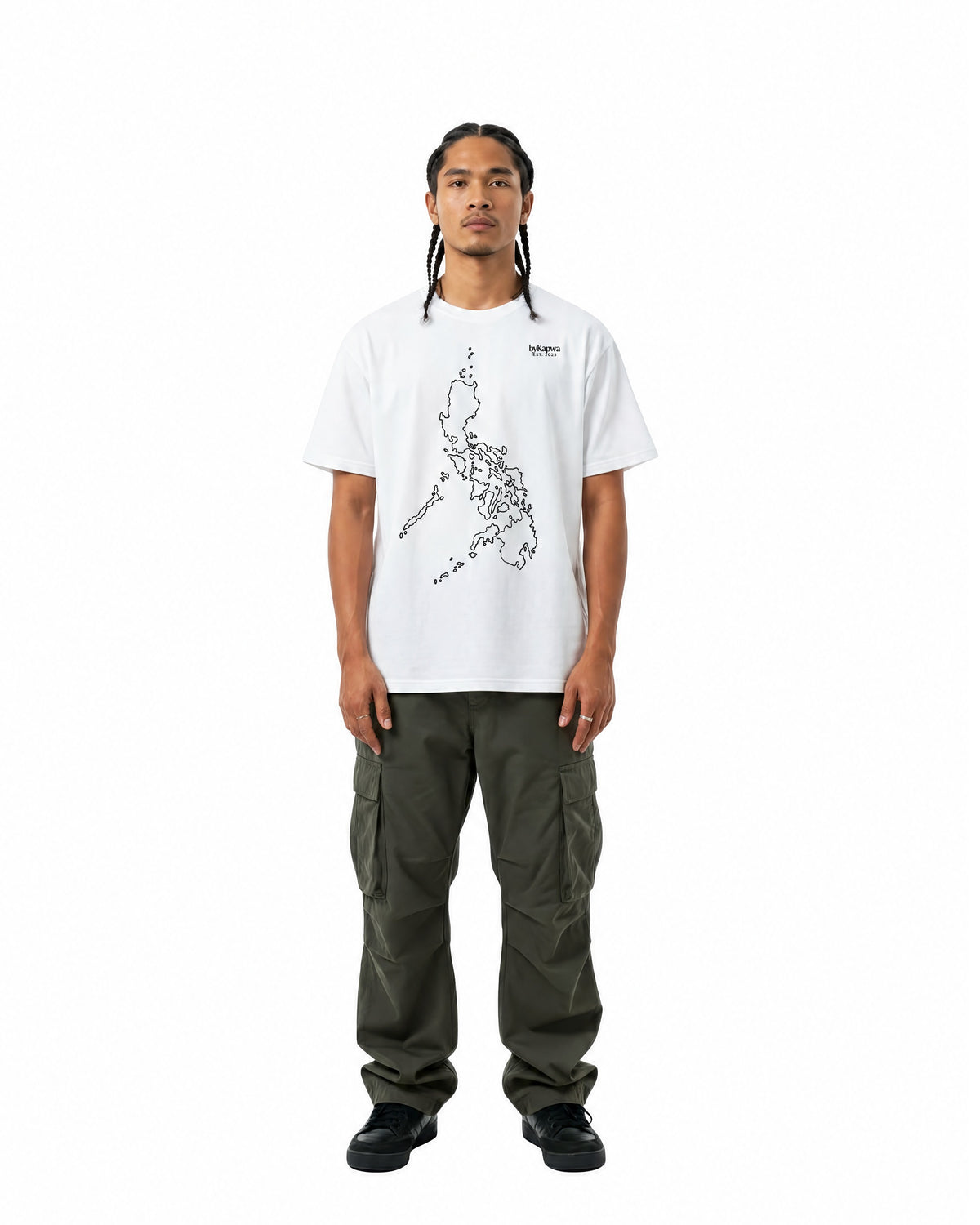 byKapwa Studio | Philippine Archipelago Tee - Light | T-Shirt Weiß | Model Mann Vorderseite