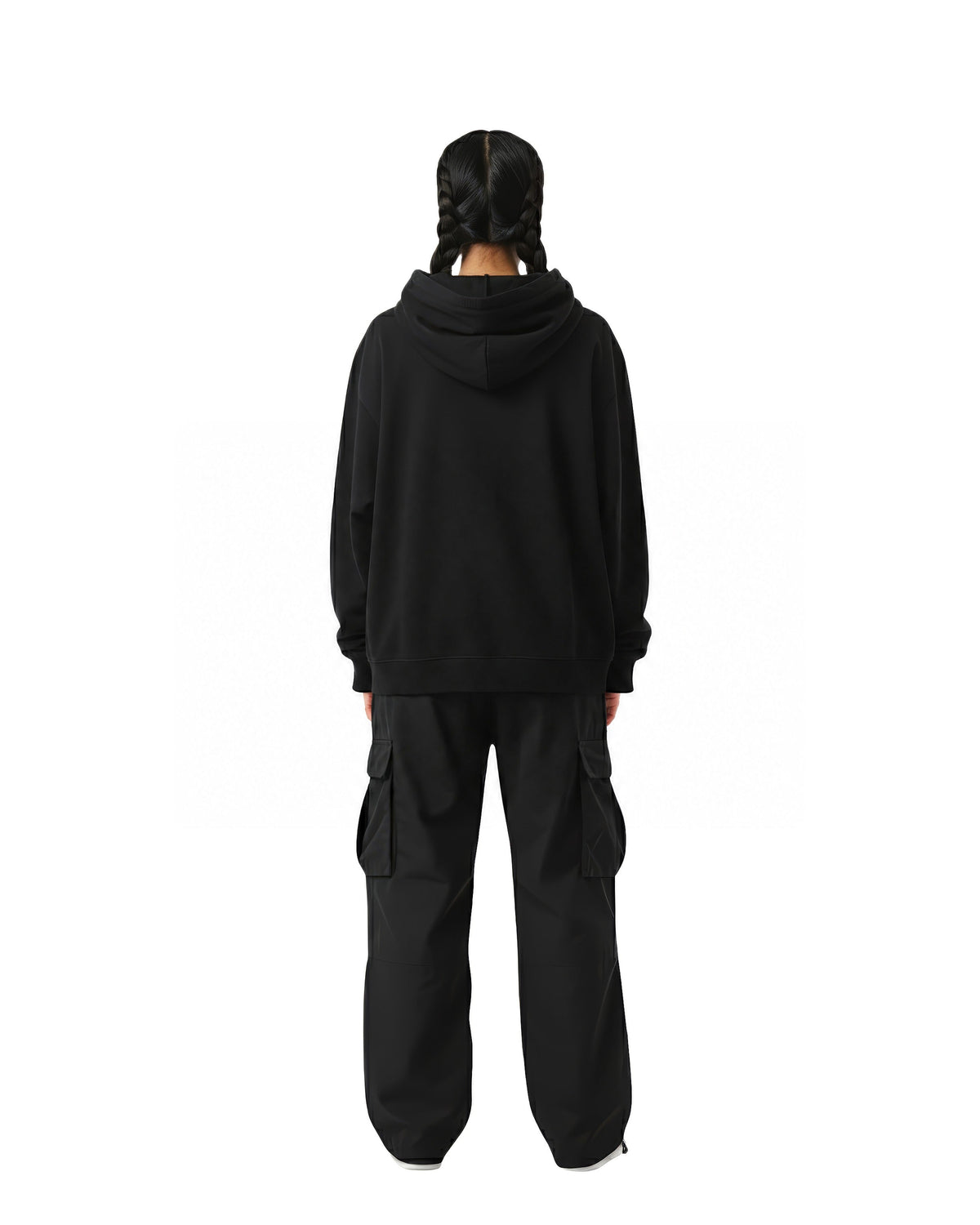 byKapwa Studio | Sinigang Crew Club Hoodie – Dark | Hoodie Schwarz | Model Frau Rückseite
