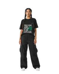 byKapwa Studio | Sinigang Crew Club Tee - Dark | T-Shirt Schwarz | Model Frau Vorderseite