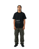 byKapwa Studio | Kapwa Definition Tee - Dark | T-Shirt Schwarz | Model Mann Vorderseite