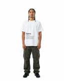 byKapwa Studio | Kapwa Definition Tee - Light | T-Shirt Weiß | Model Mann Vorderseite